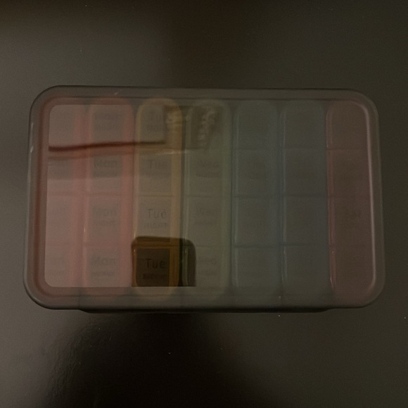 Pill Organizer- 7 Days- 4 Times a Day - Picture 6 of 9